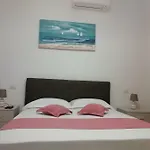 Апартаменты Roel Garden View